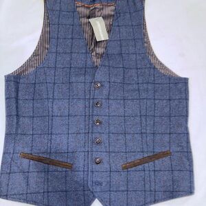 Johnston & Murphy Navy Plaid Vest size Small New With Tag.
